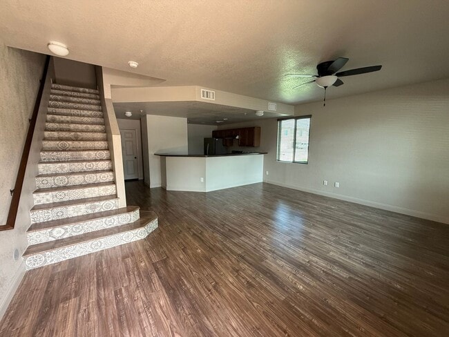 Building Photo - Luxury End Unit in El Dorado Condo for Rent