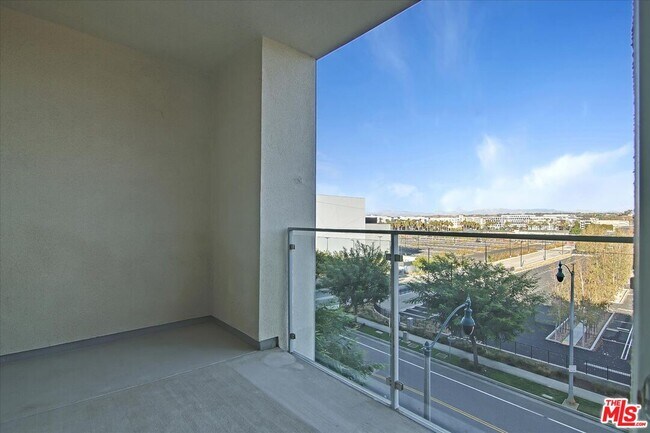 Building Photo - 12655 Bluff Creek Dr