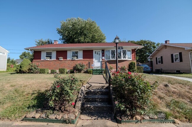 Primary Photo - 6 Hammen Ave
