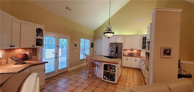 Building Photo - 225 Silver Birch Ct