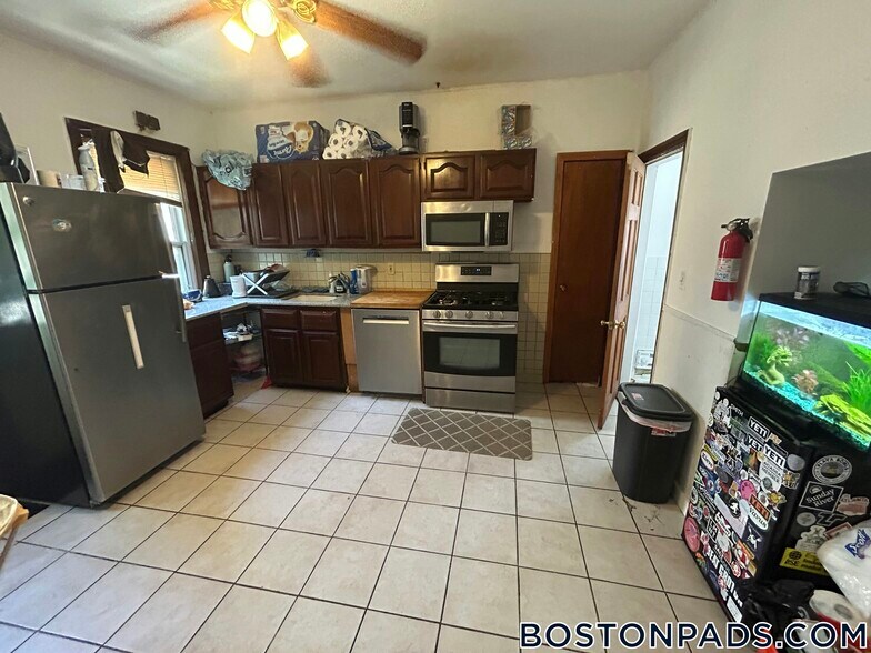 Building Photo - 6 Sewall St