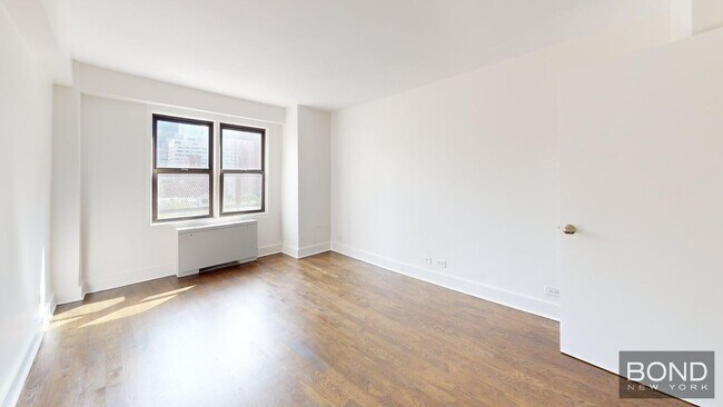 Building Photo - 220 E 63rd St