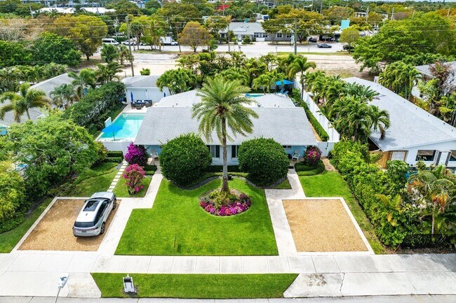 Building Photo - 342 NE 7th Ave