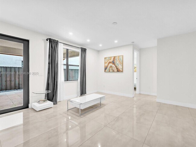 Building Photo - 10250 NW 76th Terrace