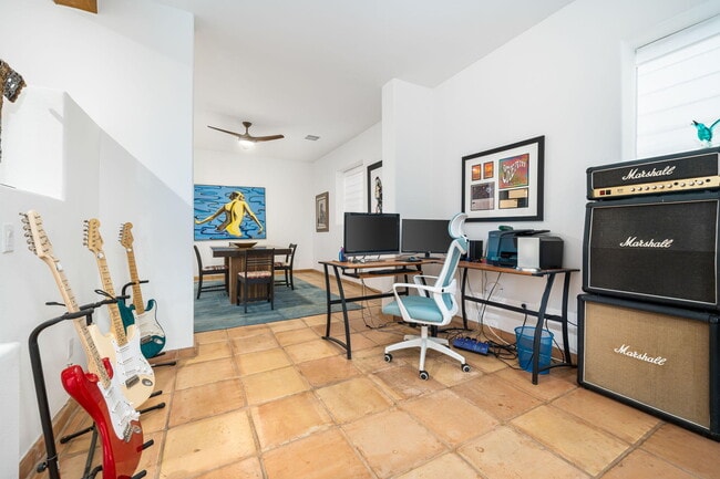 Building Photo - 52700 Avenida Vallejo