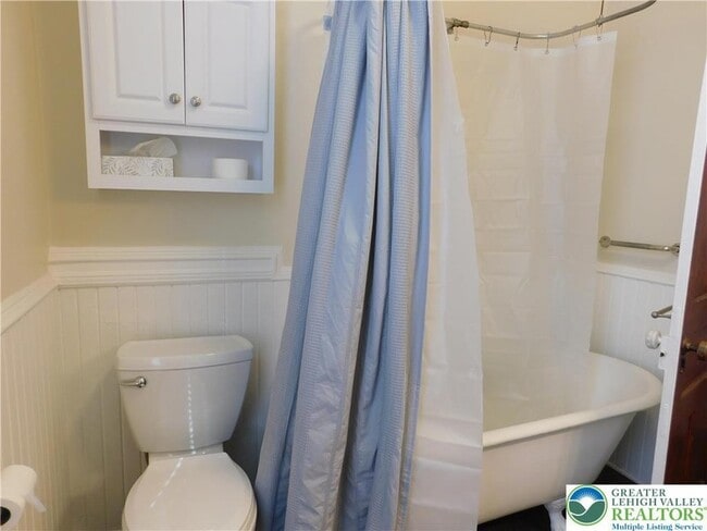 Building Photo - 300 S 9th St