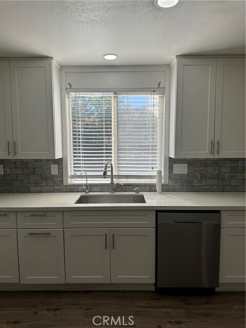 Building Photo - 8941 Carnation Dr