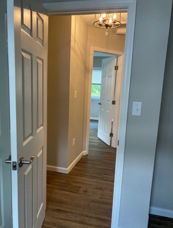 Building Photo - 1052 Stonybridge Dr