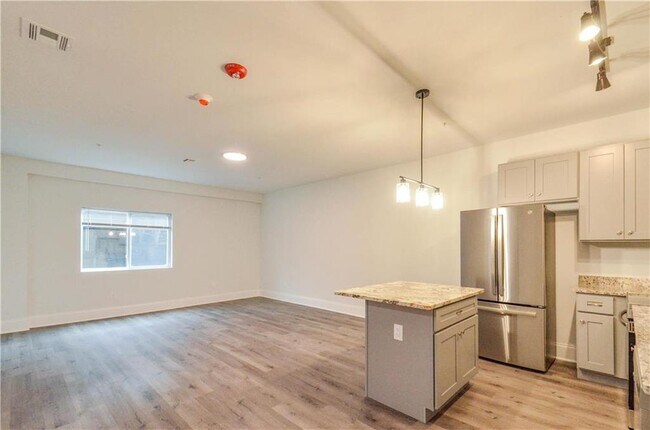 Building Photo - 10 W Goepp St