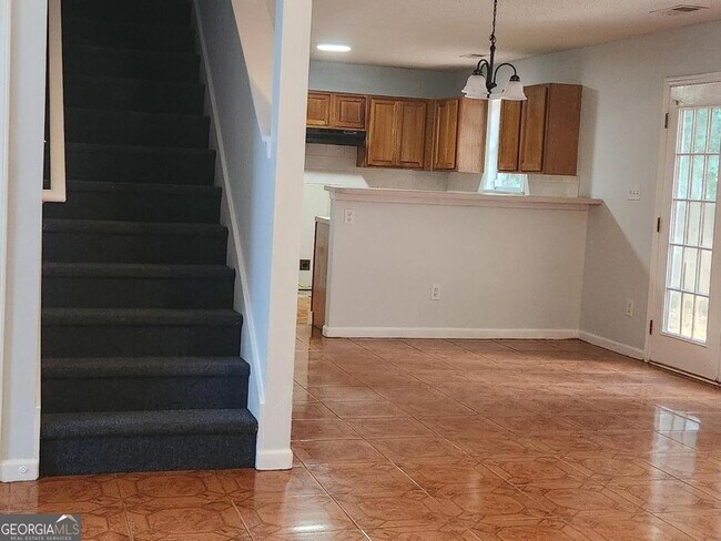 Building Photo - 10883 Knotty Pine Pl