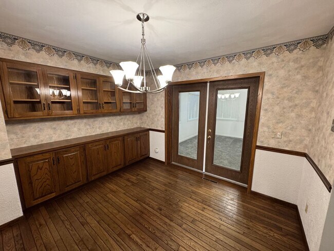 Building Photo - 3 bedroom 2 bath home with a bonus room in Davenport