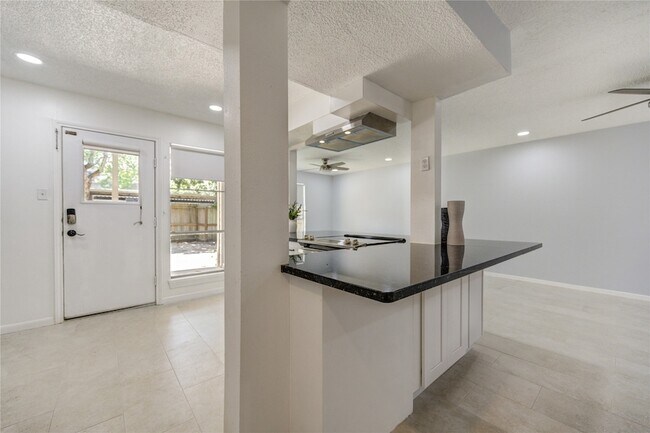 Building Photo - 7965 Kendalia Dr