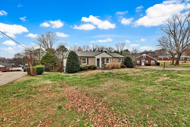 Building Photo - Great Location! Memorial Dr! Beautiful 3 Bedroom 2 Bath Ranch over Unfinished Basement!!