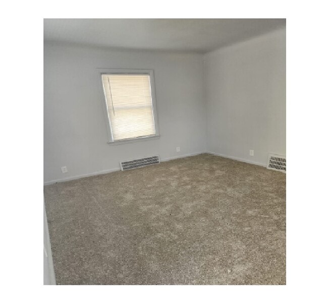 Building Photo - 19934 Rosemont Ave