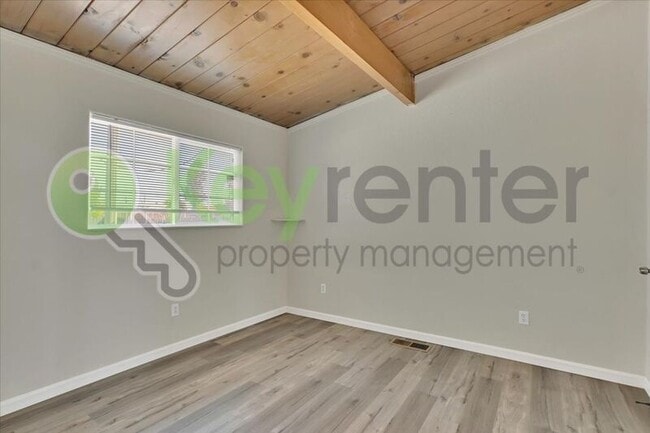 Building Photo - 1127 Rood Ave