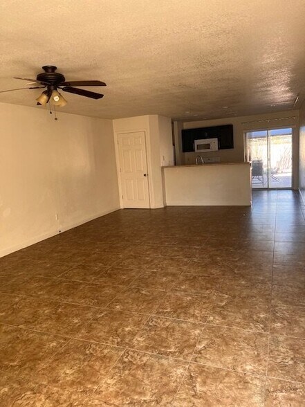 Building Photo - 14034 N Kendall Dr