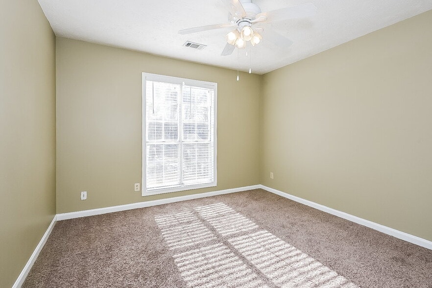 Building Photo - 242 Clarion Rd