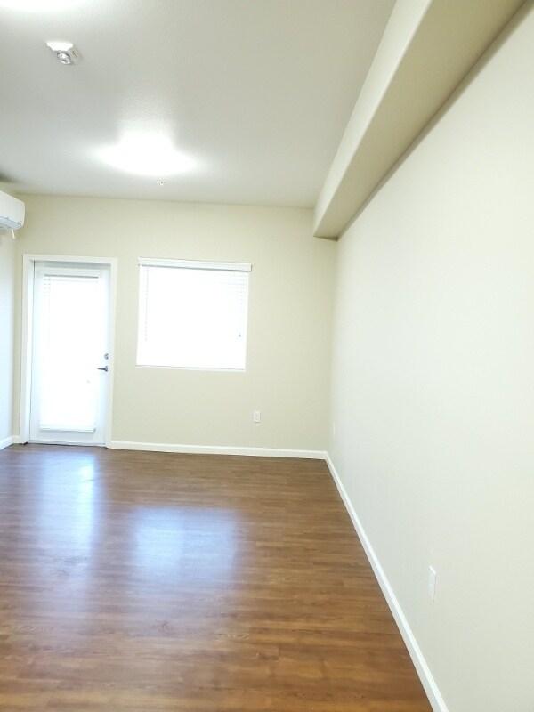 Building Photo - 2209 E 8th St