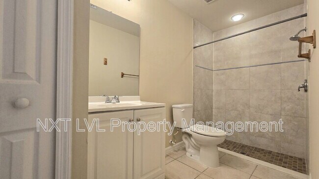 Building Photo - 301 NE 24th Ave