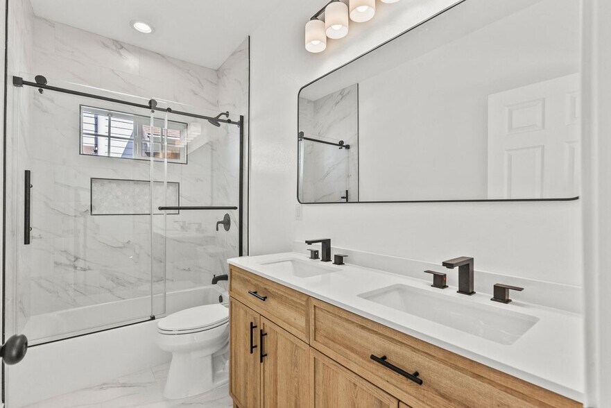 Building Photo - 3666 2nd Ave