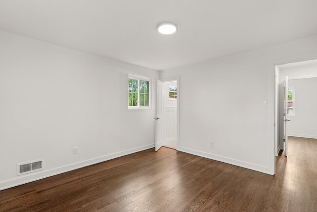 Building Photo - 3 Bed 3 Bath - Silver Spring Split Level -...