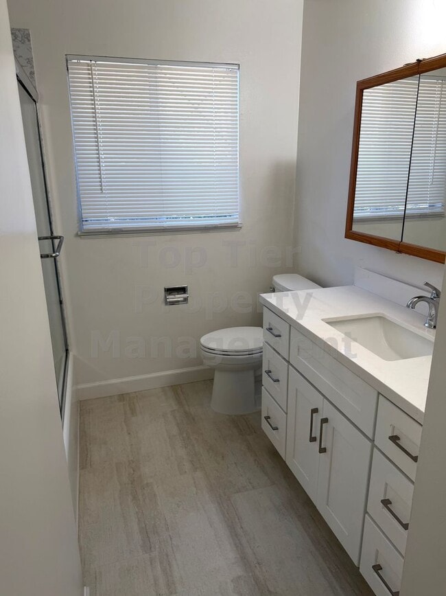 Building Photo - 2827 San Carlos Dr