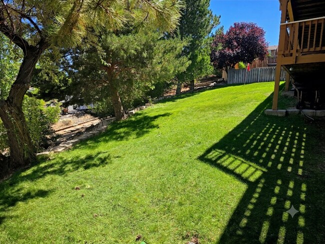 Building Photo - Spacious 5 Bedroom Home With Valley Views In SW Reno!