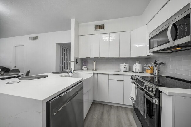 Building Photo - 201 S Collier Blvd