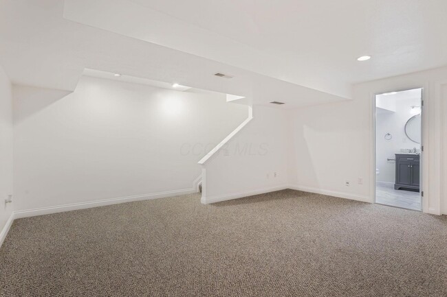 Building Photo - 319 W 2nd Ave