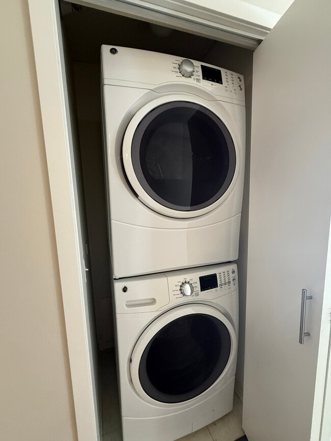 Building Photo - 509 N Dearborn-2001