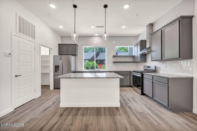 Building Photo - 557 California Ave