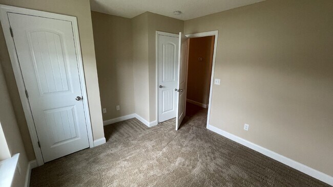 Building Photo - Home For Rent