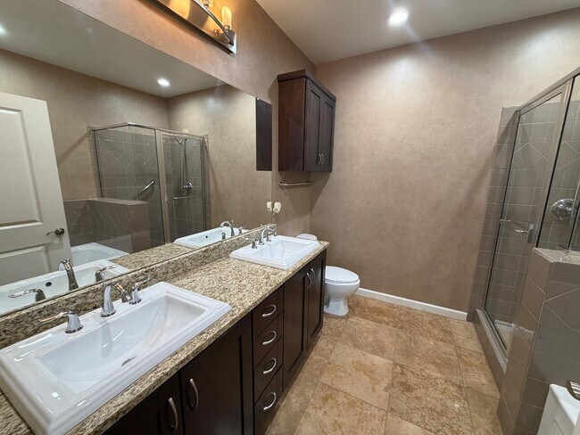 Building Photo - 7291 N Scottsdale Rd