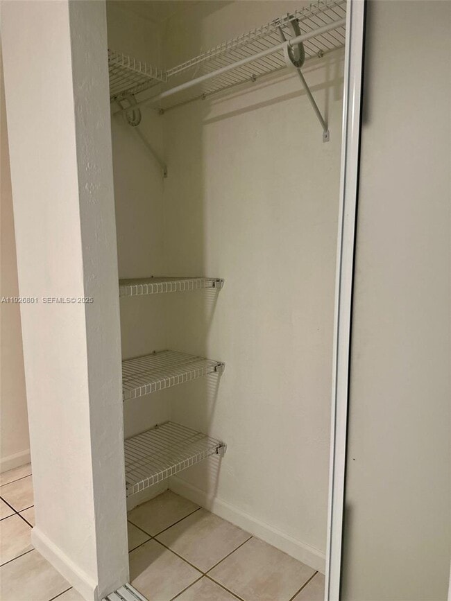 Building Photo - 2842 Coconut Ave