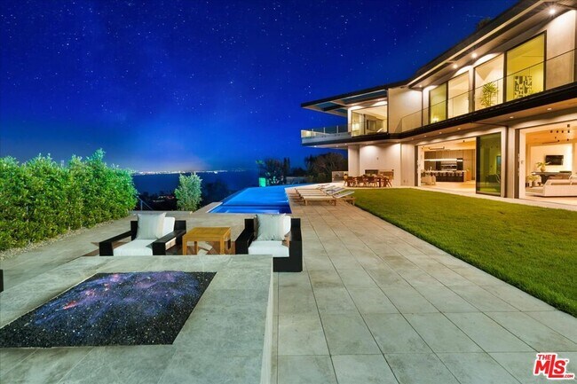 Building Photo - 766 Paseo Miramar