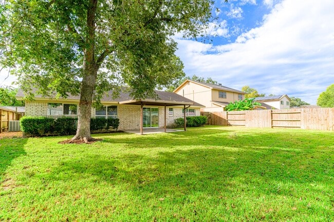 Building Photo - 19414 Leafwood Ln