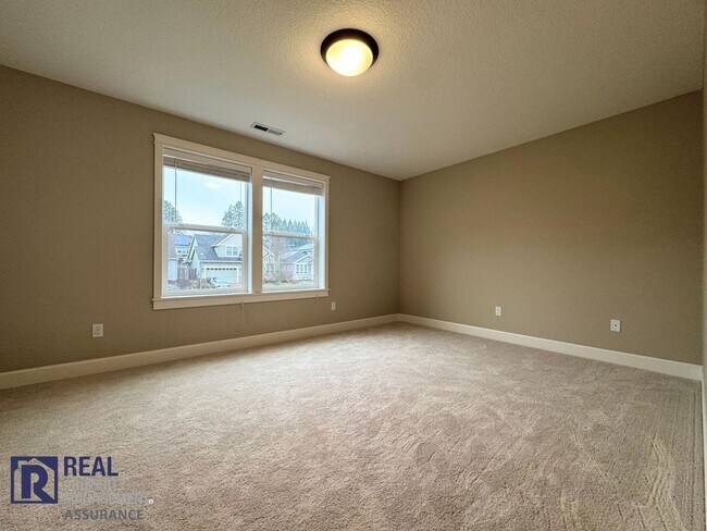 Building Photo - 650 NW Willow Glen Pl