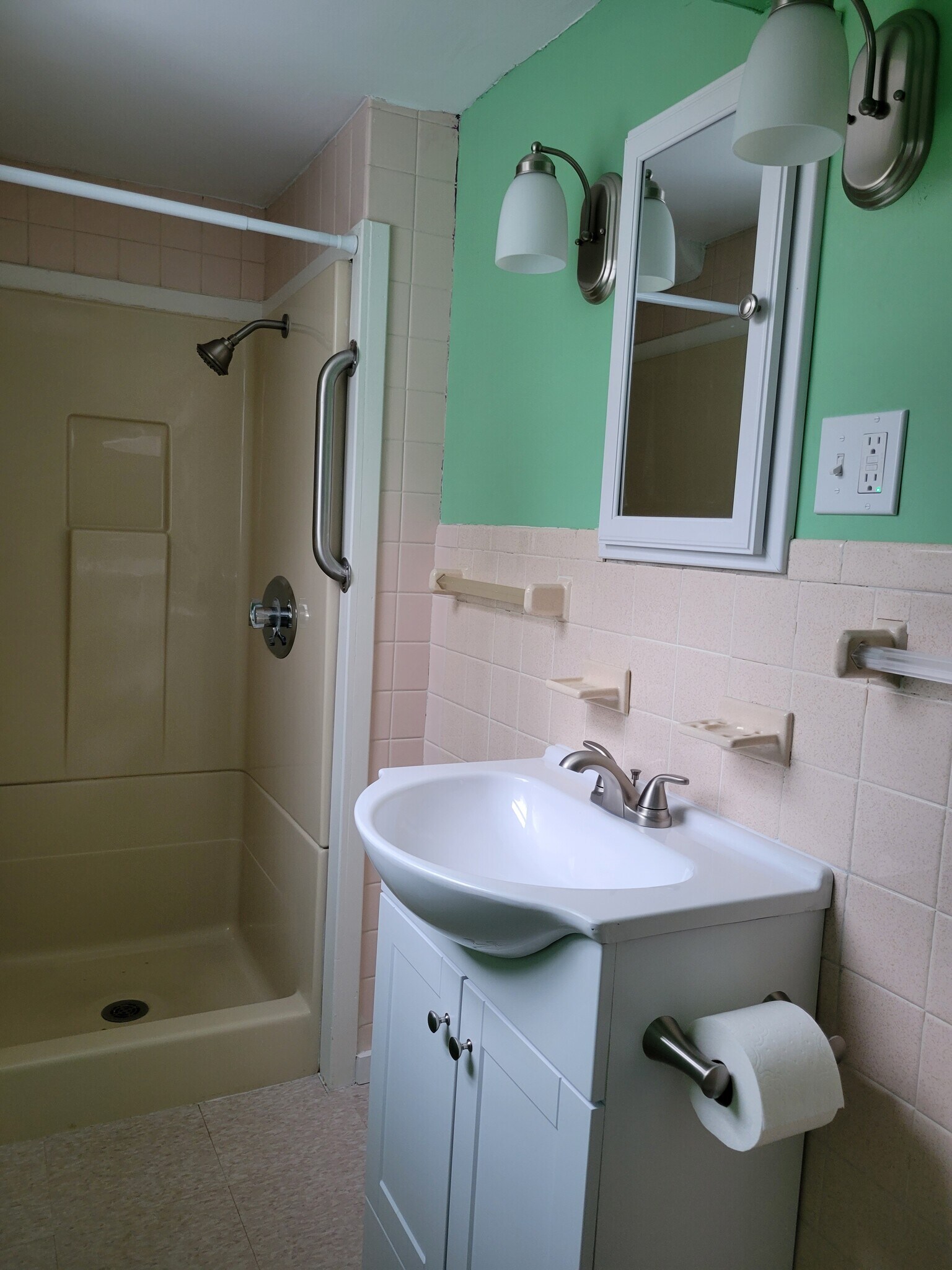 Building Photo - 106 Emerson Ave