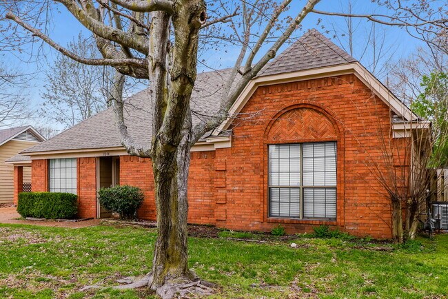 Building Photo - 7644 Valley Glen Dr