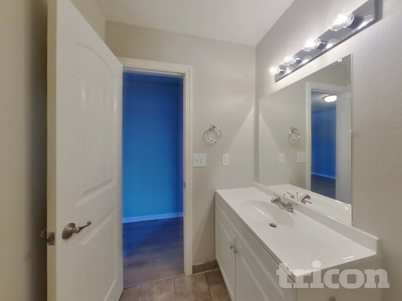 Building Photo - 511 Wolf Dr