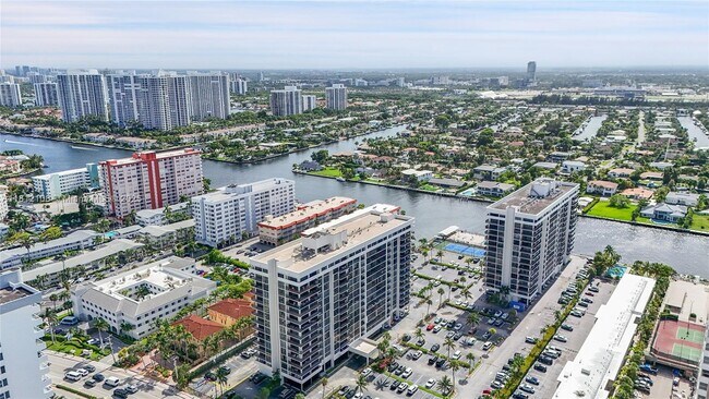 Building Photo - 2049 S Ocean Dr