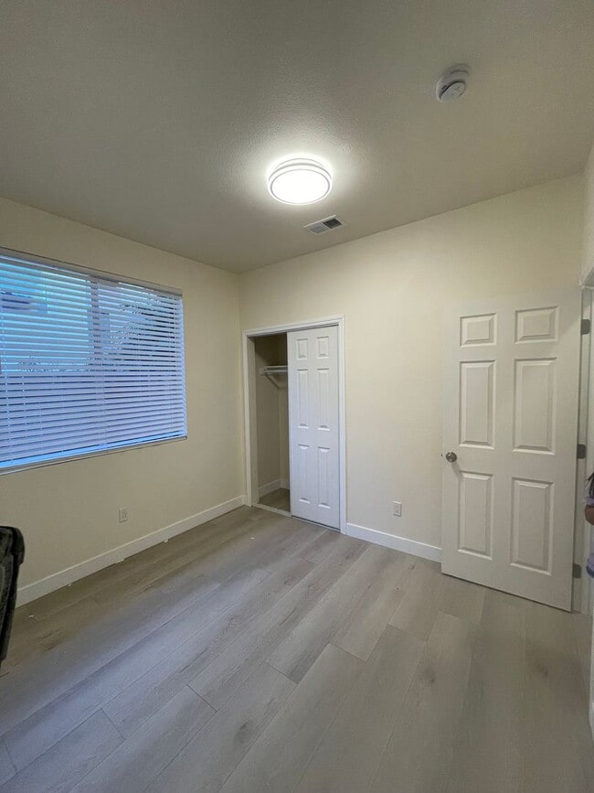 Building Photo - Beautiful 3/2 Laguna Park Home