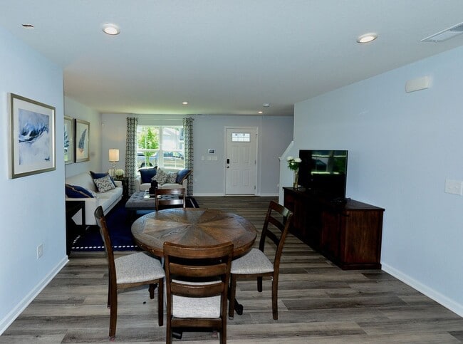 Building Photo - Model Home!