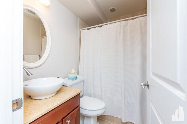 Building Photo - 2 bedroom in Chicago IL 60613