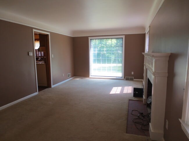 Building Photo - 522 E Atherton Rd