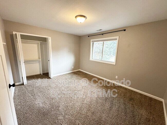 Building Photo - 460 Wintery Cir N