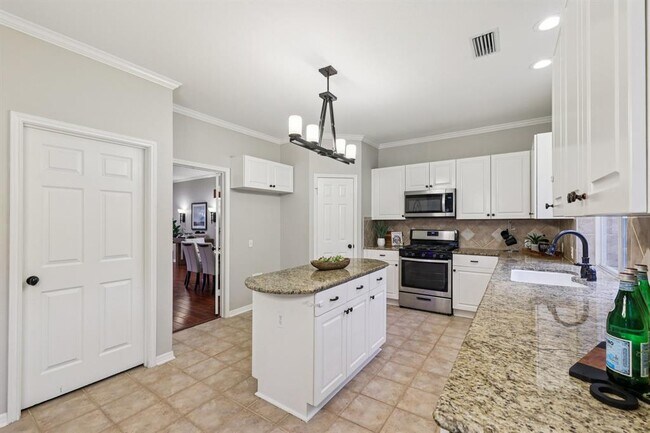 Building Photo - 10113 Cassandra Dr