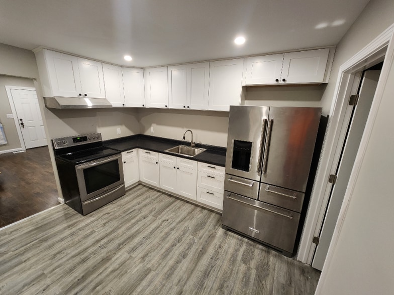 Building Photo - 2083 E Schumacher St