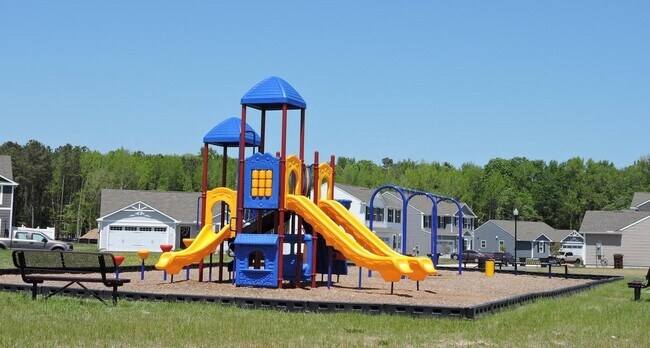 Building Photo - 38493 Barberry St