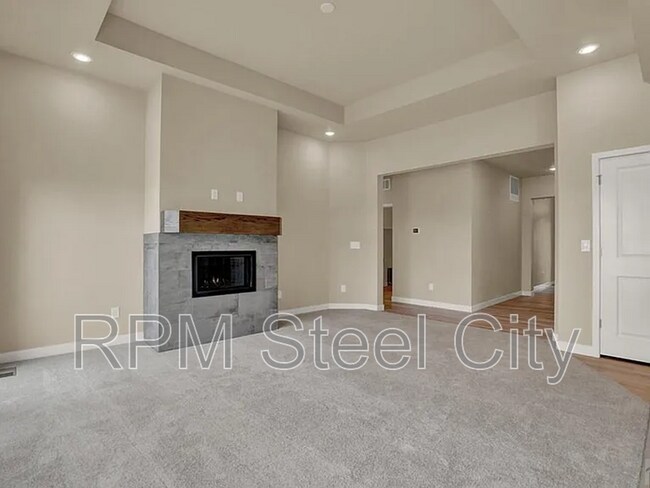 Building Photo - 753 S Laurue Dr